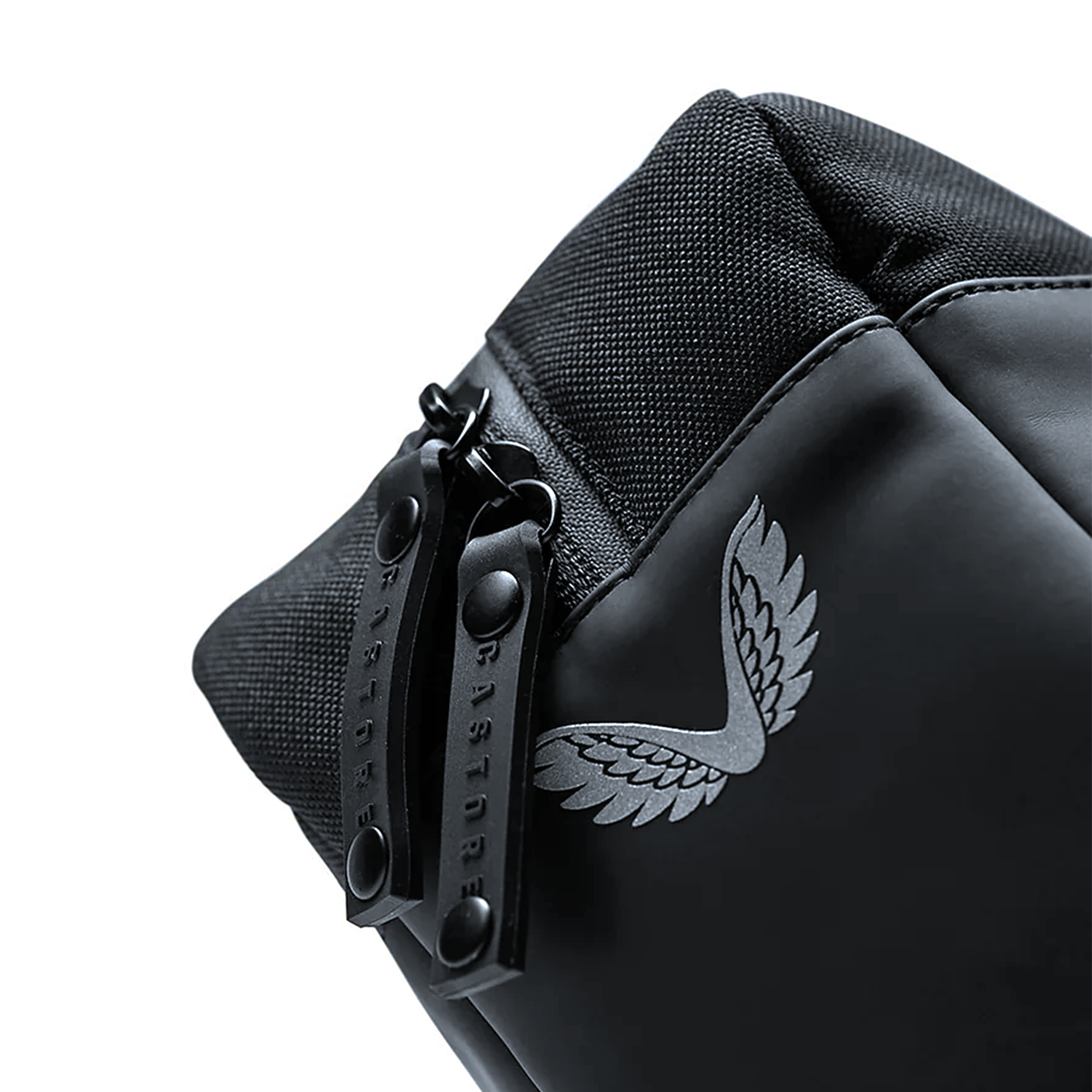 Castore Core Wash Bag Black 010
